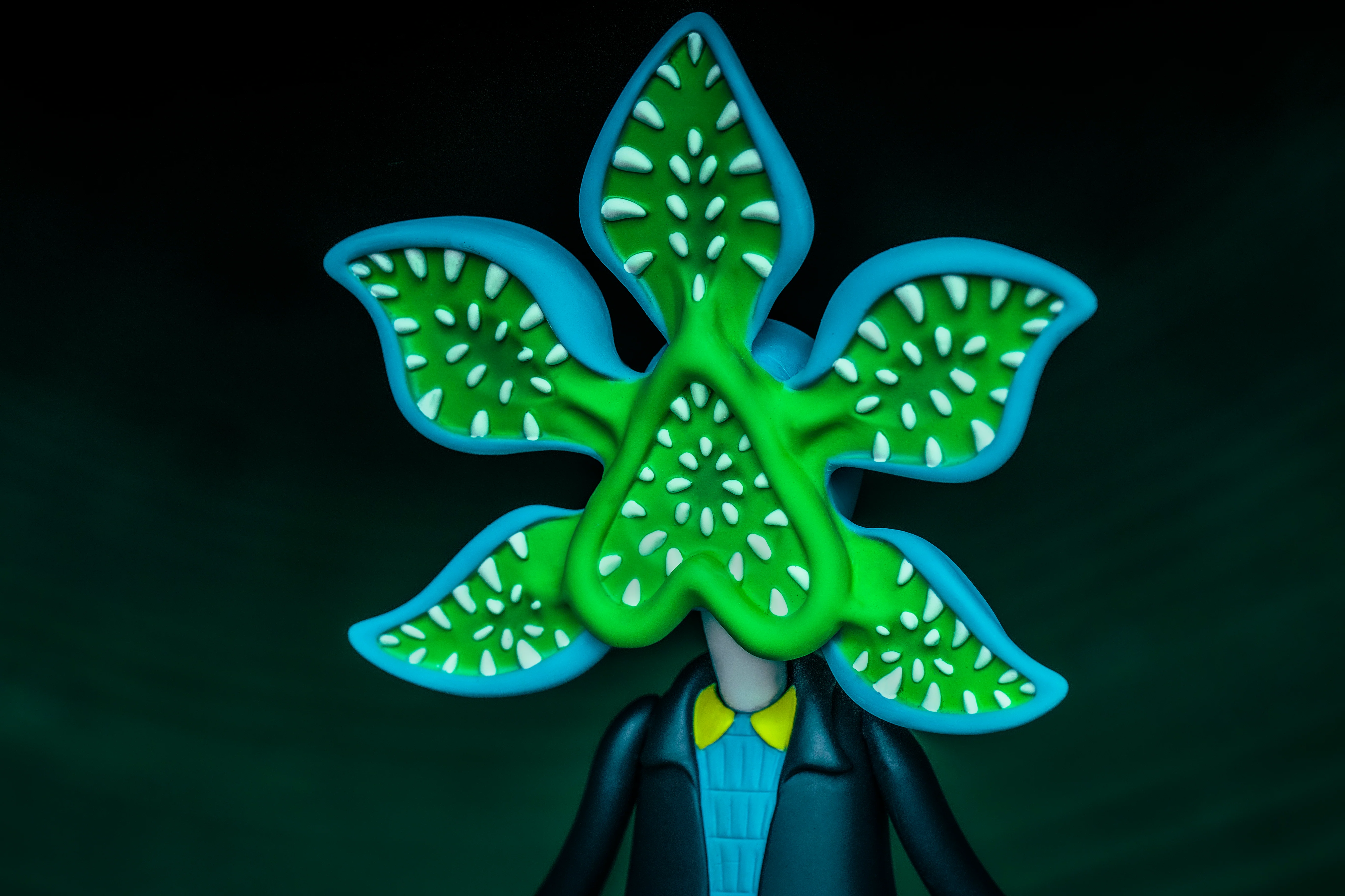 Elegorgon Statue - iam8bit Exclusive Colorway - Image 10