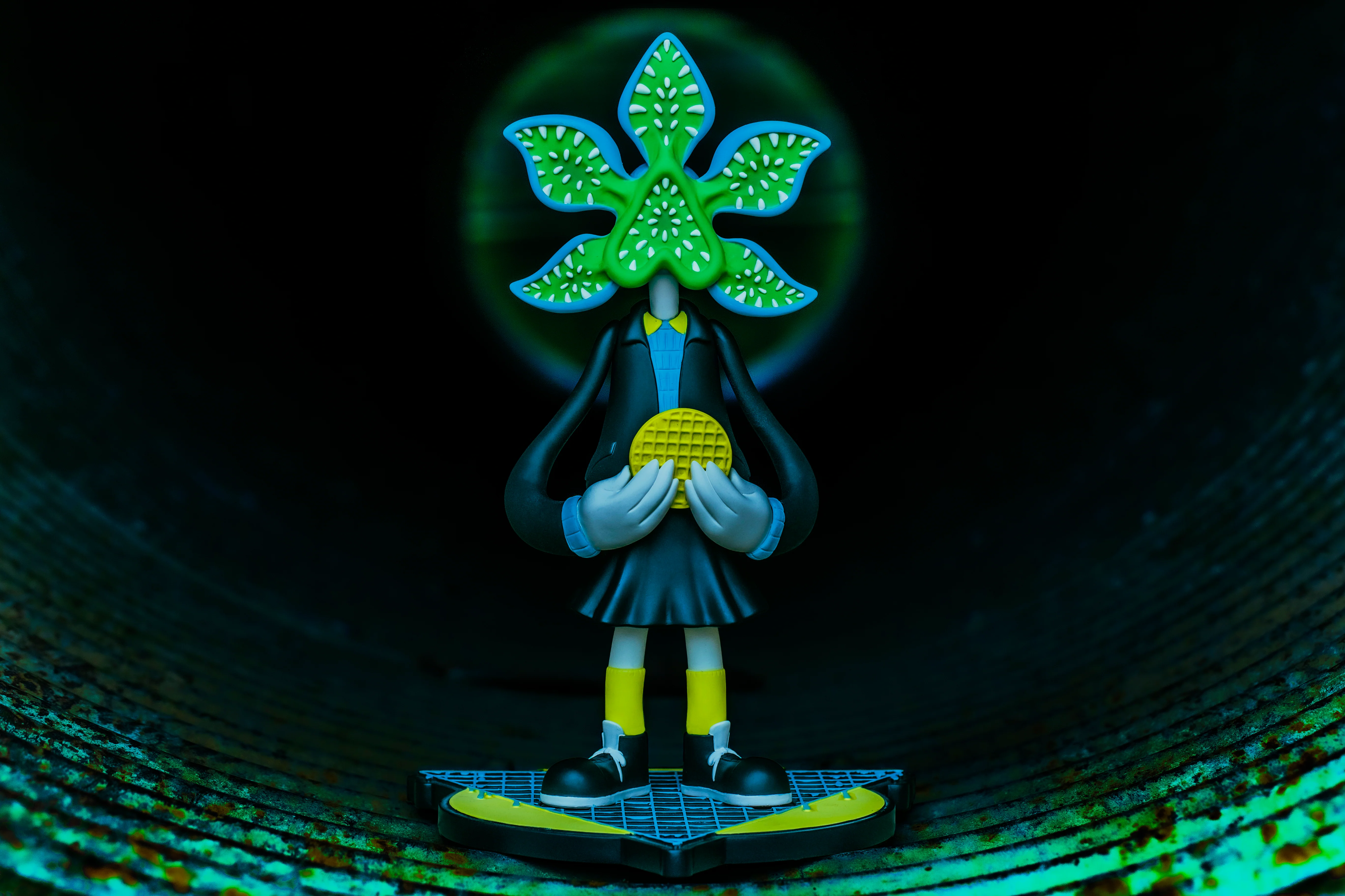 Elegorgon Statue - iam8bit Exclusive Colorway - Image 8